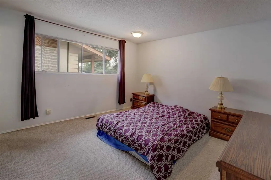 315 Manora Road NE