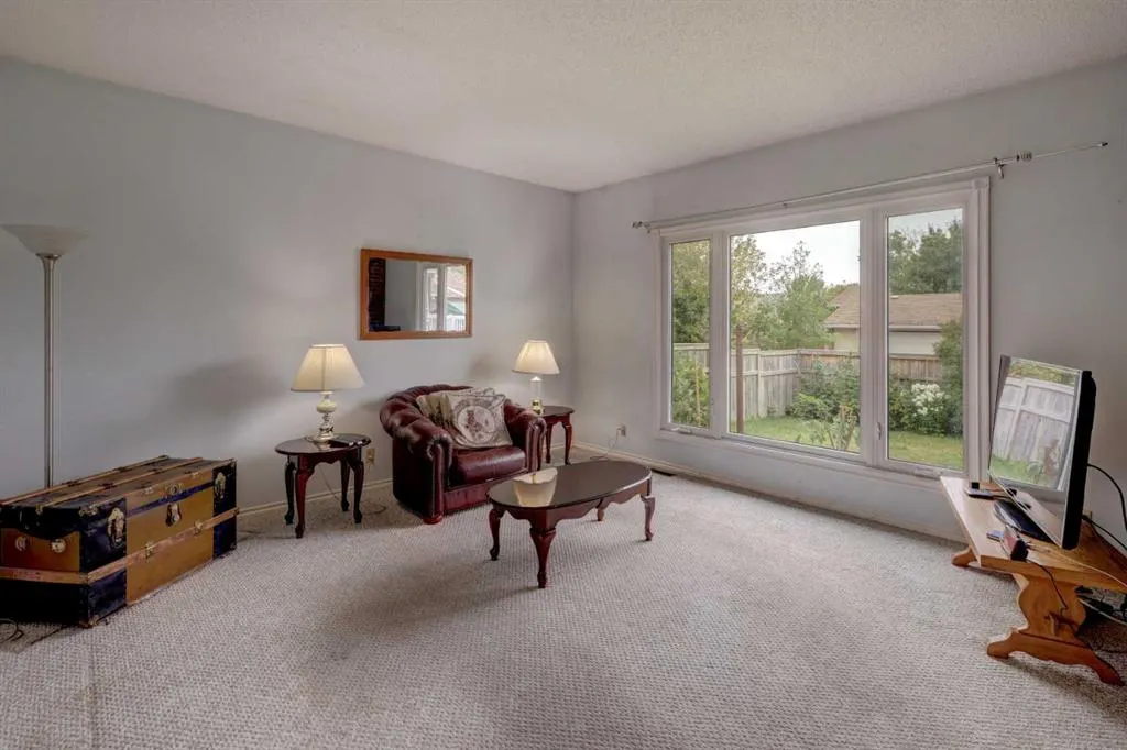 315 Manora Road NE