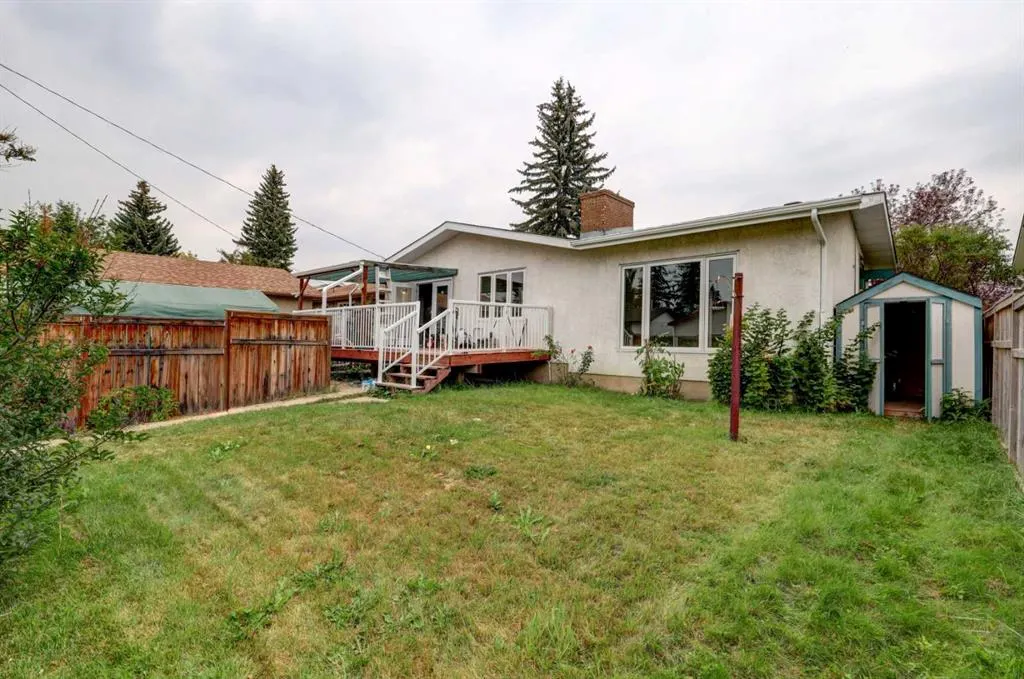 315 Manora Road NE