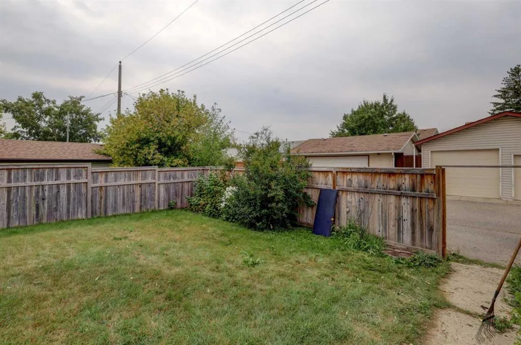 315 Manora Road NE