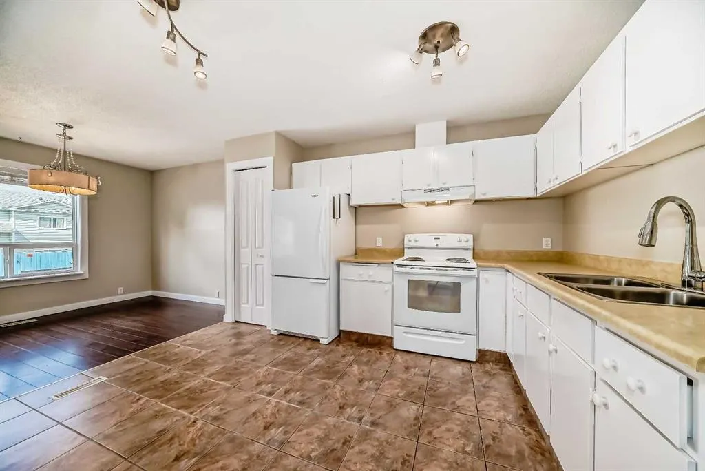 128 Castlebrook Rise