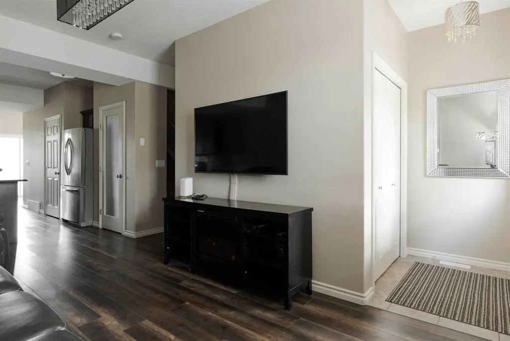 136 Fontaine Crescent, #7