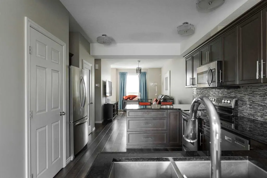 136 Fontaine Crescent, #7
