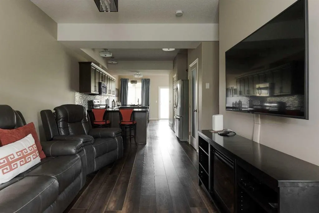 136 Fontaine Crescent, #7