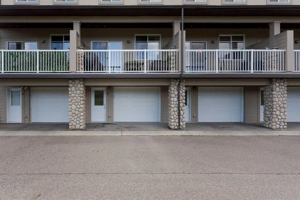 136 Fontaine Crescent, #7