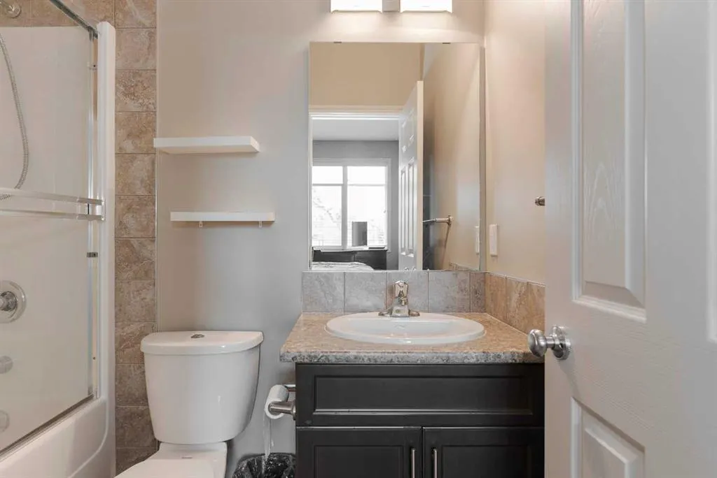136 Fontaine Crescent, #7