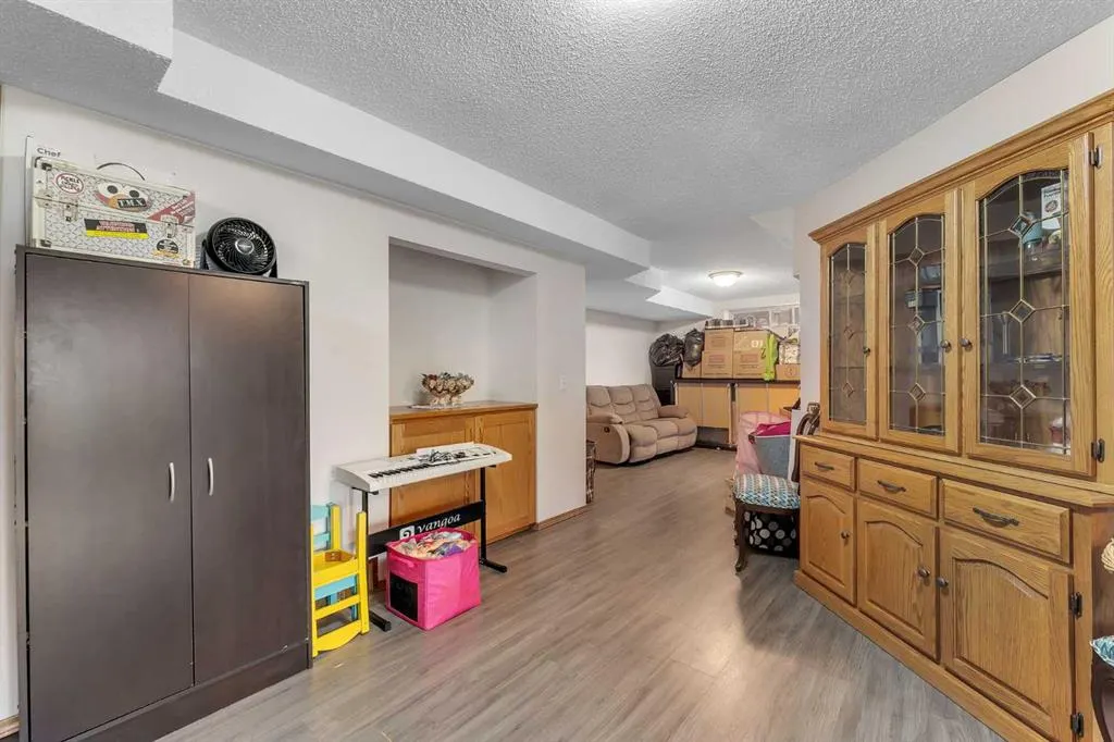 228 Macewan Park View NW