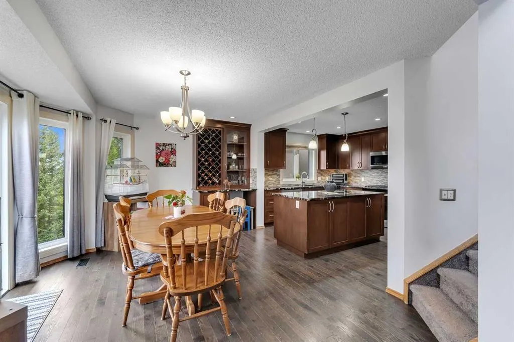 228 Macewan Park View NW