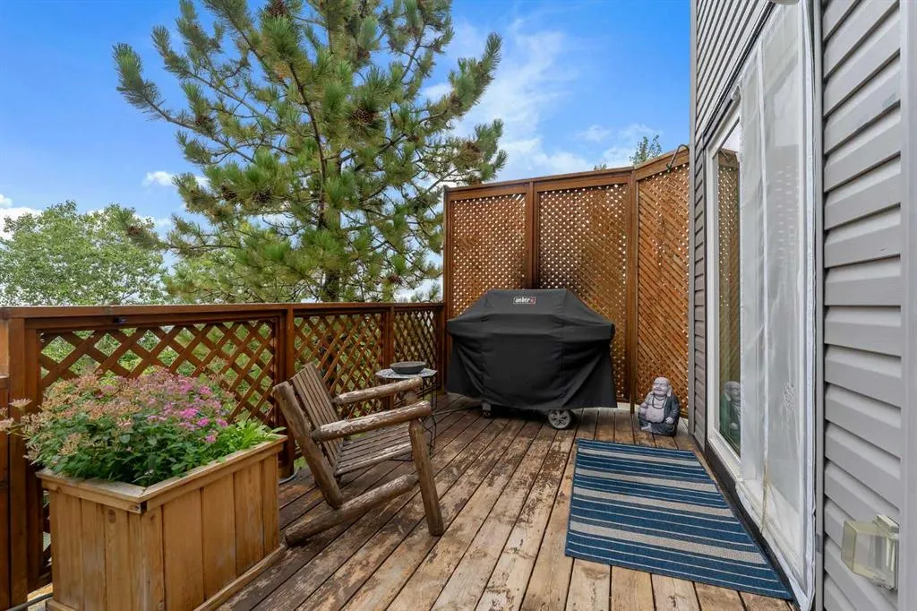 228 Macewan Park View NW