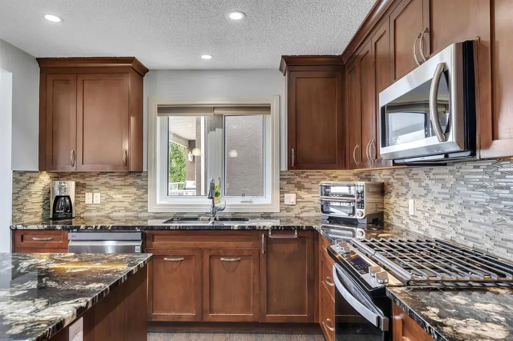 228 Macewan Park View NW