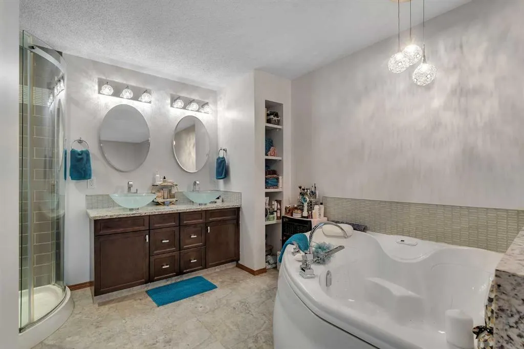 228 Macewan Park View NW