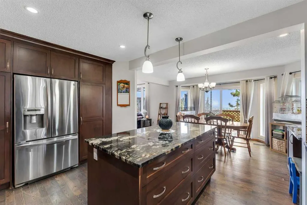 228 Macewan Park View NW
