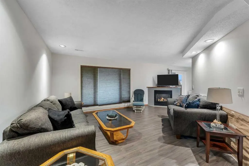 228 Macewan Park View NW