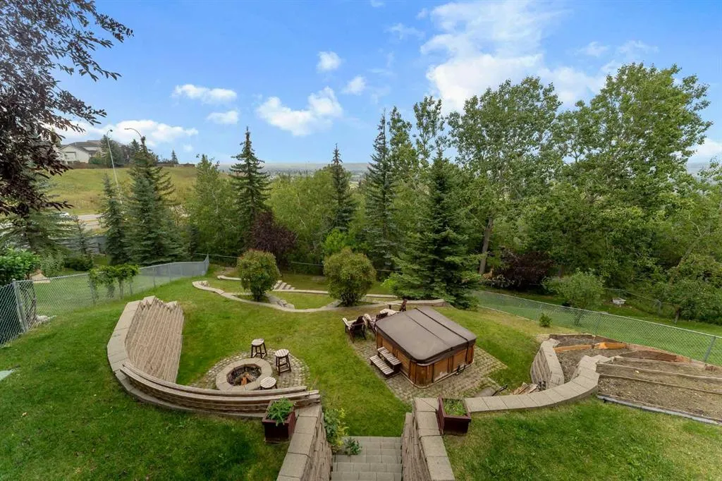 228 Macewan Park View NW