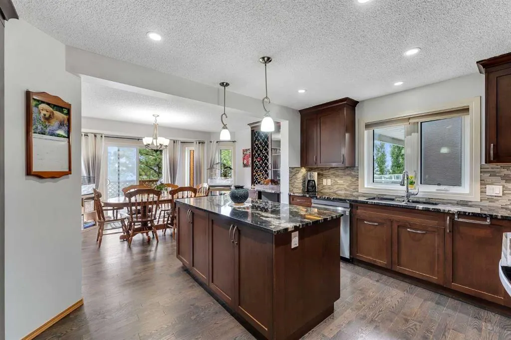 228 Macewan Park View NW