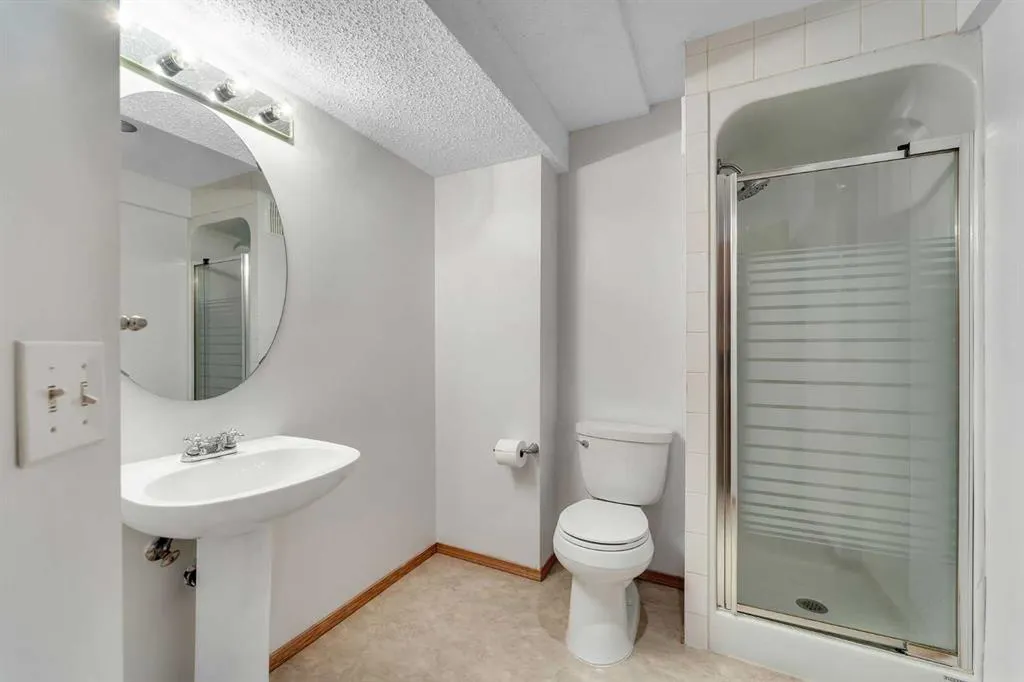228 Macewan Park View NW