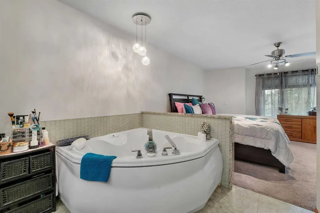 228 Macewan Park View NW
