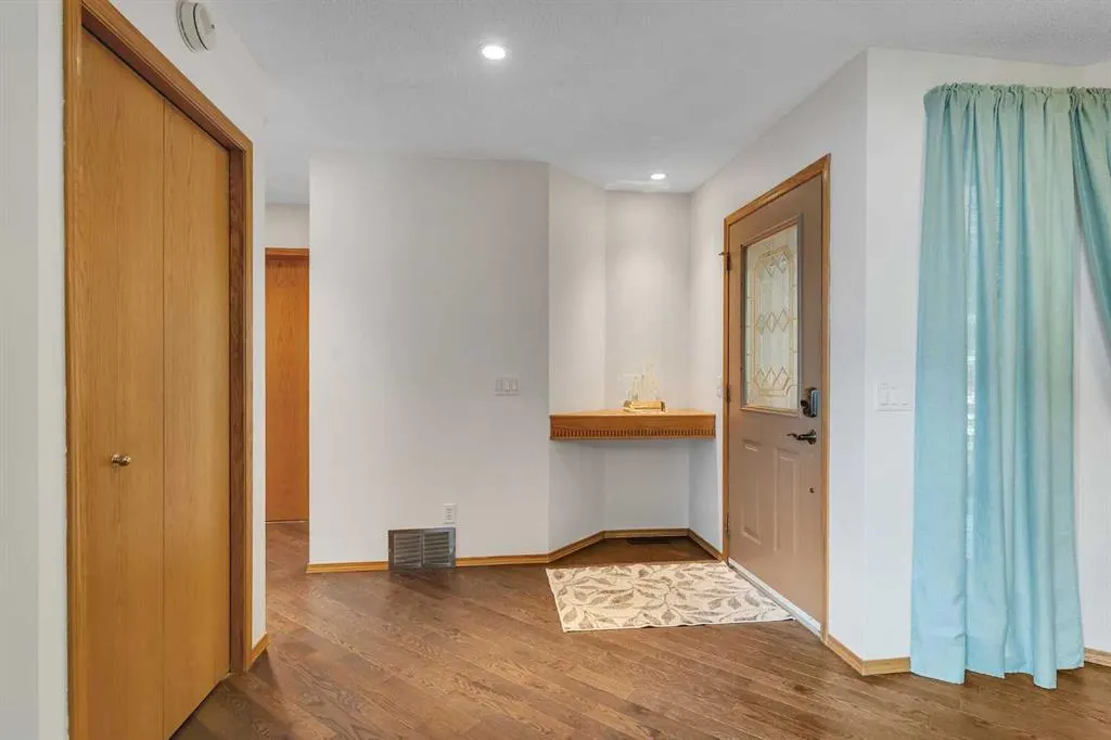 228 Macewan Park View NW