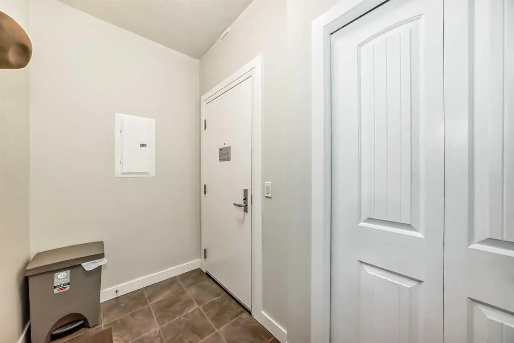 1005A Westmount Drive, #105