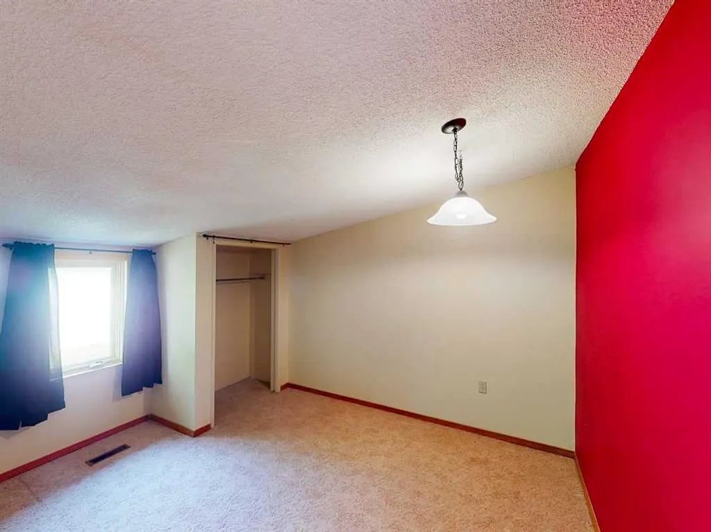 43 1st Street W