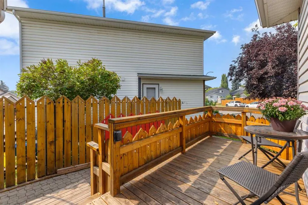 187 Deerview Way SE