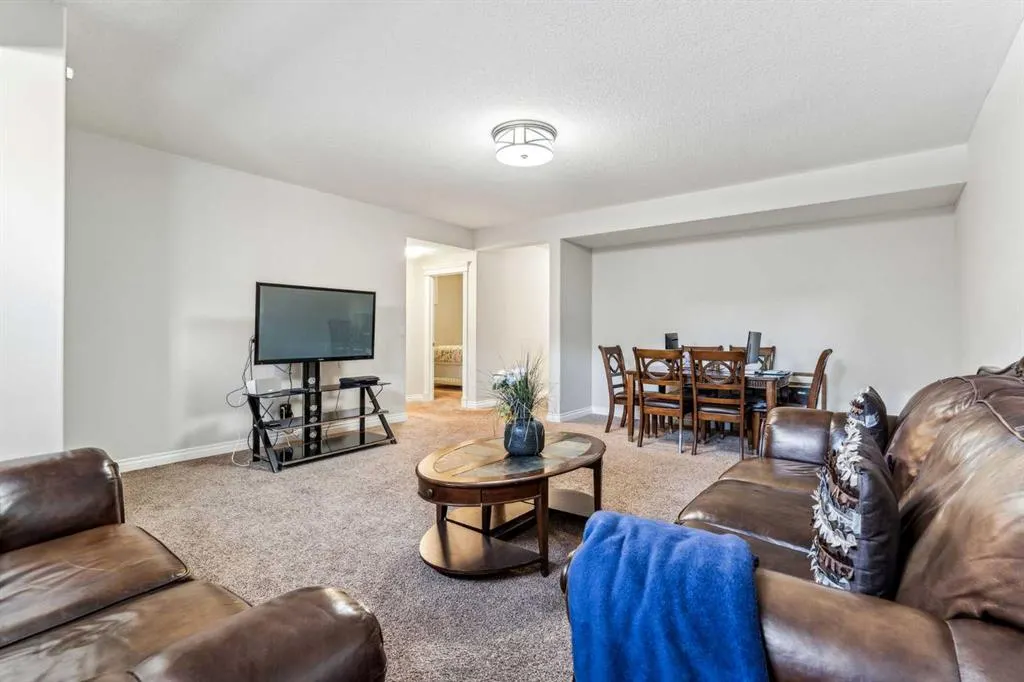 318 Mahogany Manor SE