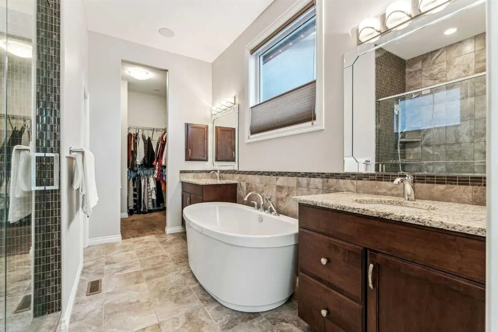 318 Mahogany Manor SE