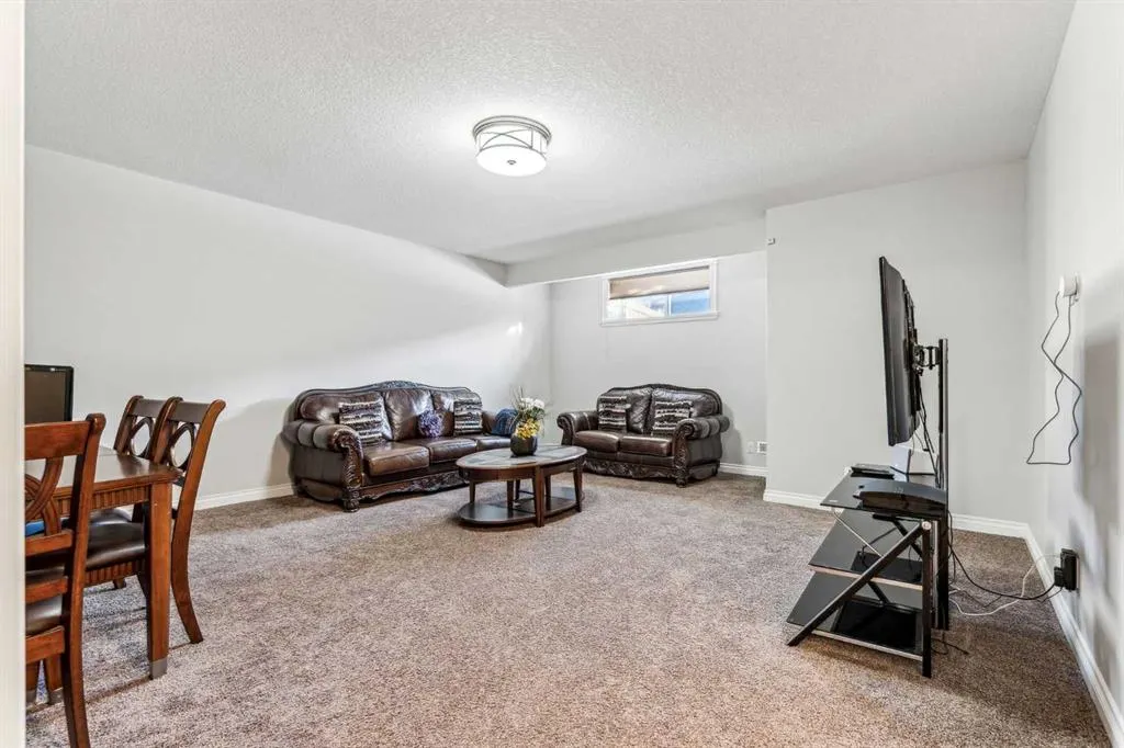 318 Mahogany Manor SE