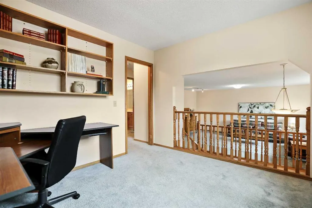 214 Fairway Drive NW