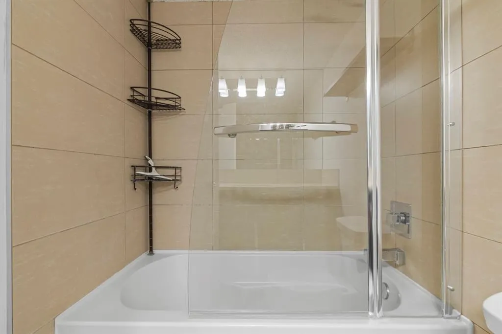 120 24 Avenue SW, #101