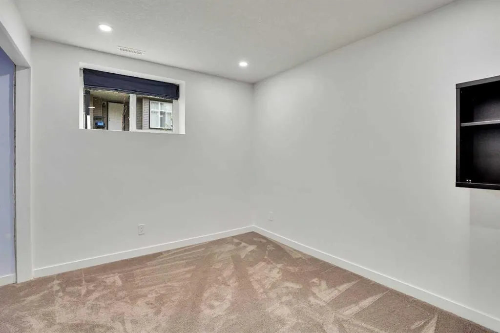 323 Sandford Place NW
