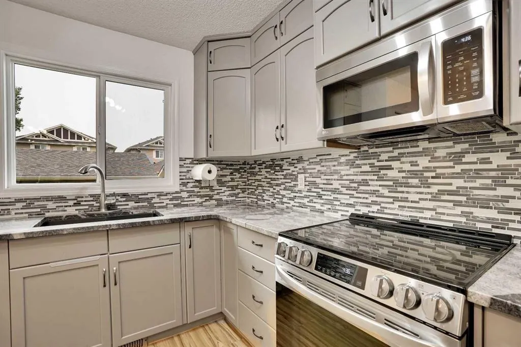 323 Sandford Place NW