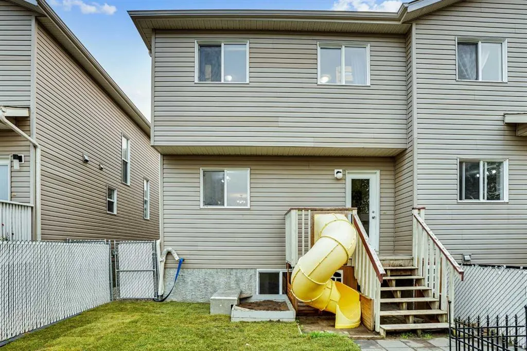 323 Sandford Place NW