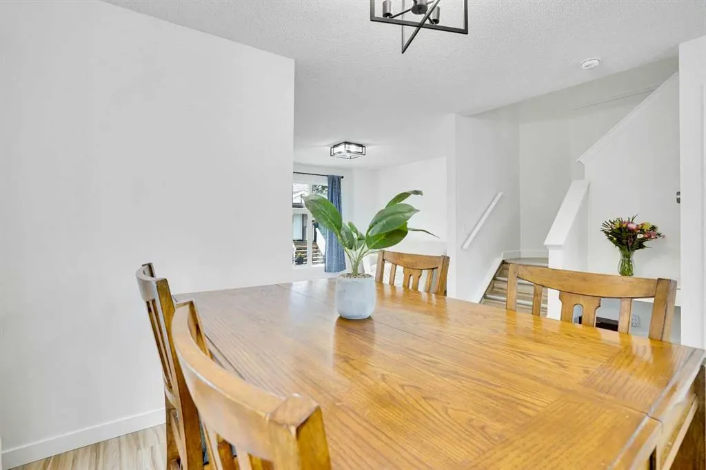 323 Sandford Place NW