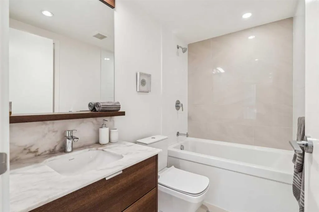 118 Waterfront Court SW, #607