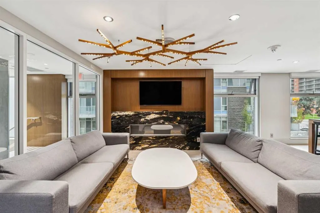 118 Waterfront Court SW, #607