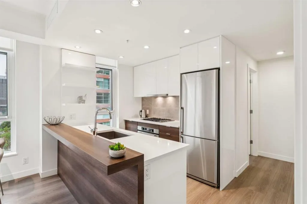 118 Waterfront Court SW, #607