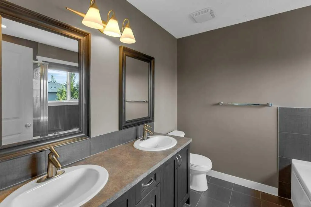 17 Luxstone Rise SW