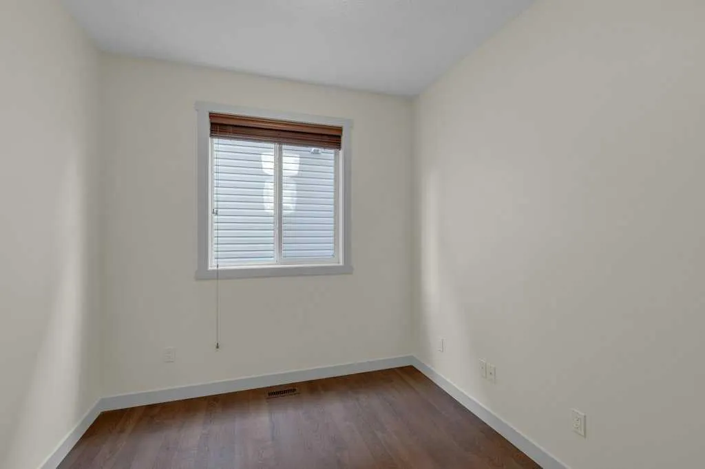 17 Luxstone Rise SW