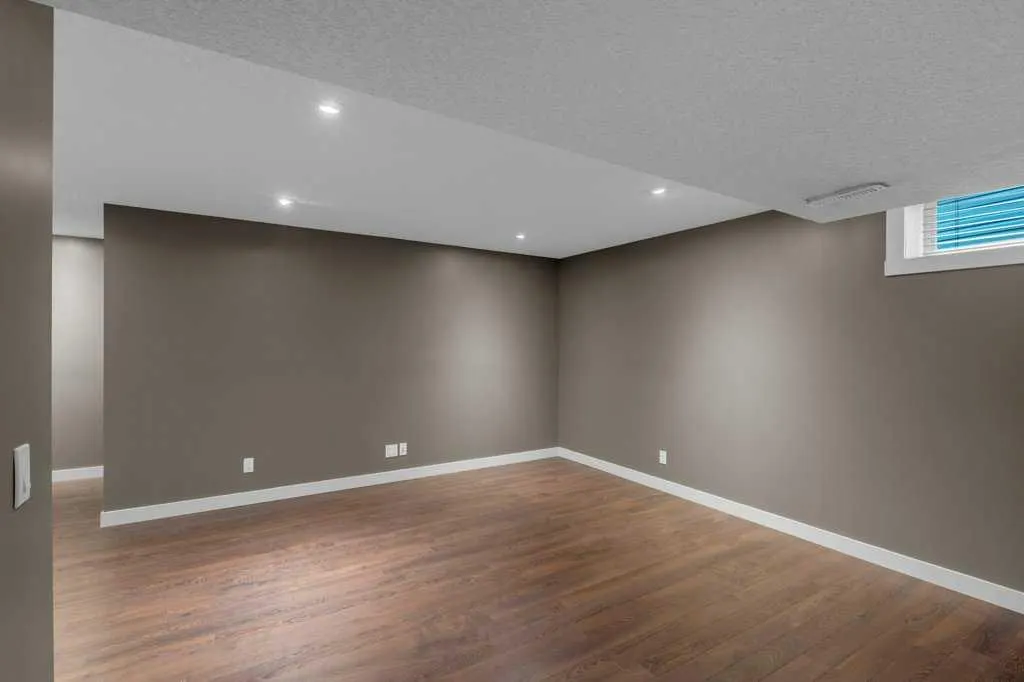 17 Luxstone Rise SW