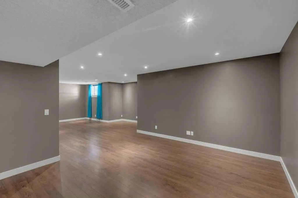 17 Luxstone Rise SW
