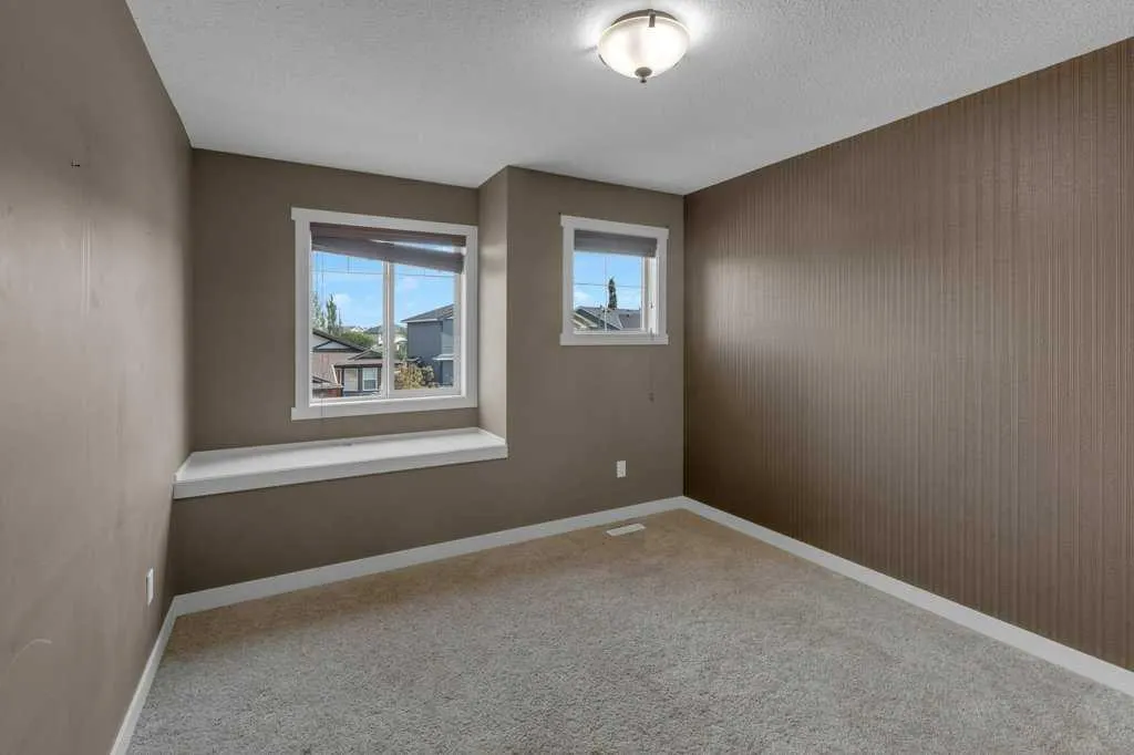 17 Luxstone Rise SW