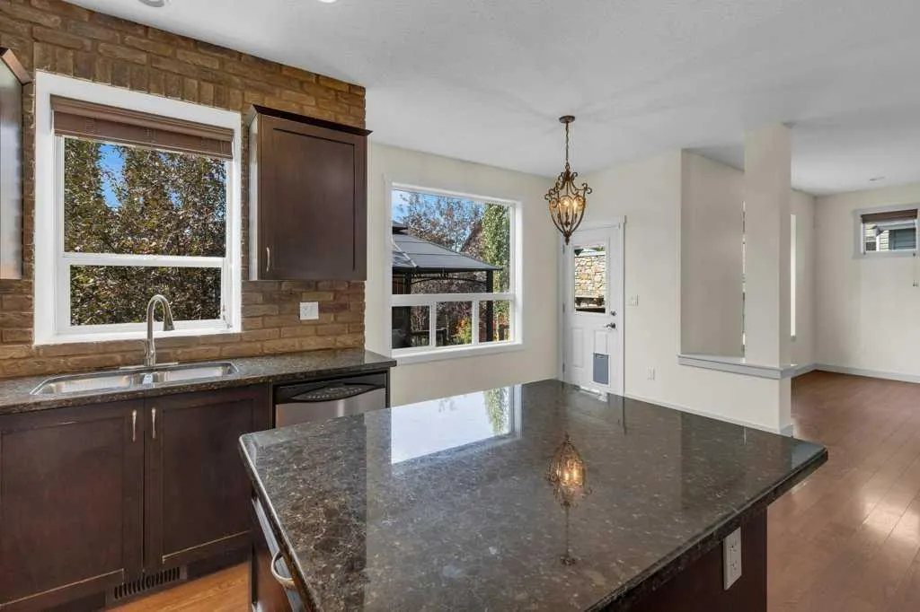 17 Luxstone Rise SW