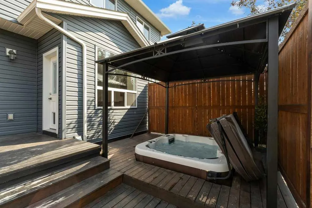 17 Luxstone Rise SW