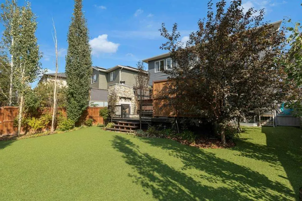 17 Luxstone Rise SW