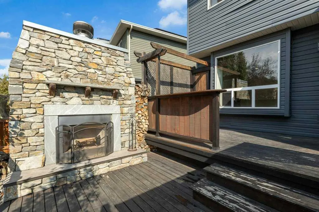 17 Luxstone Rise SW