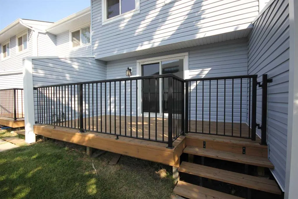 195 Manora Place NE, #10