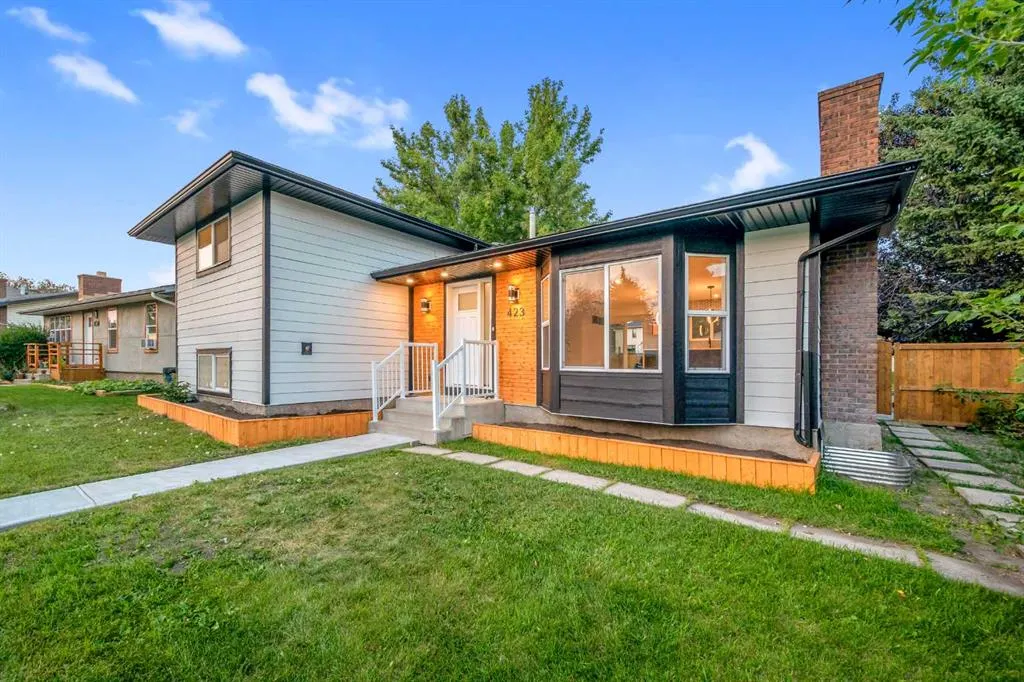 423 Queensland Circle SE