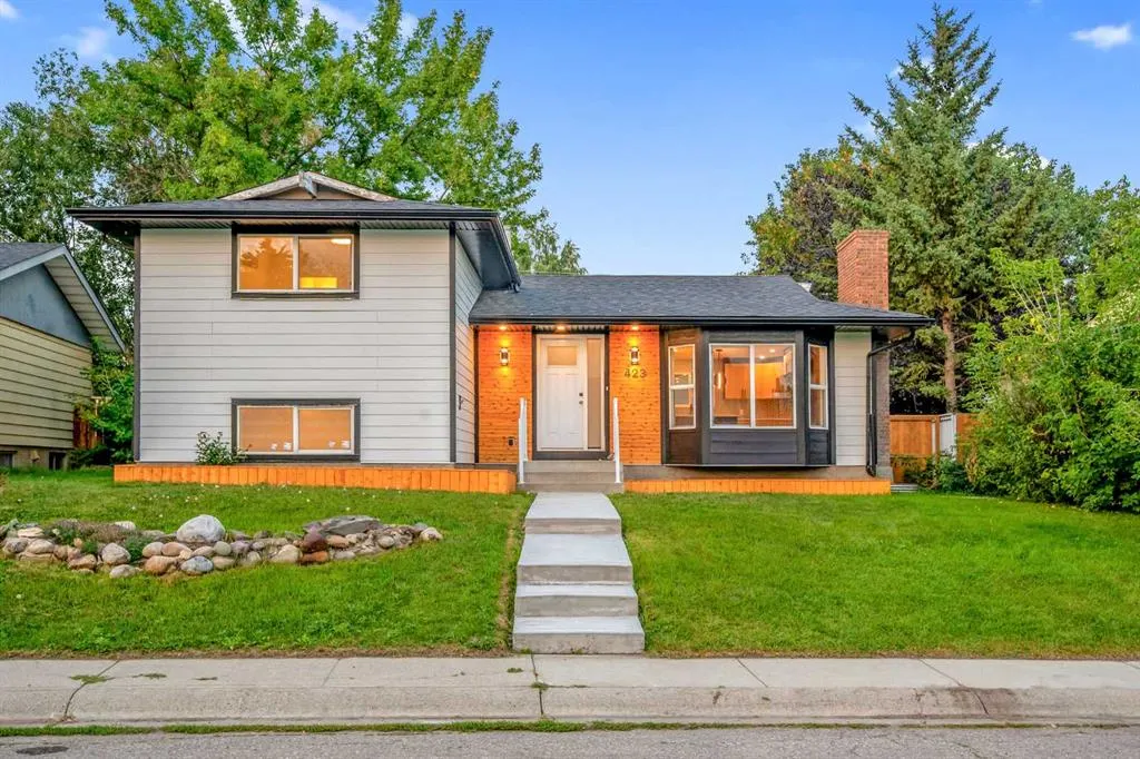 423 Queensland Circle SE