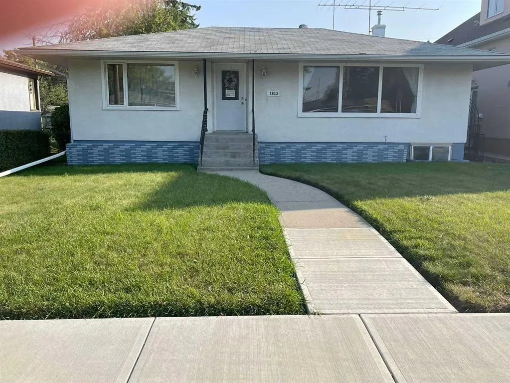 1913 24 Avenue NW
